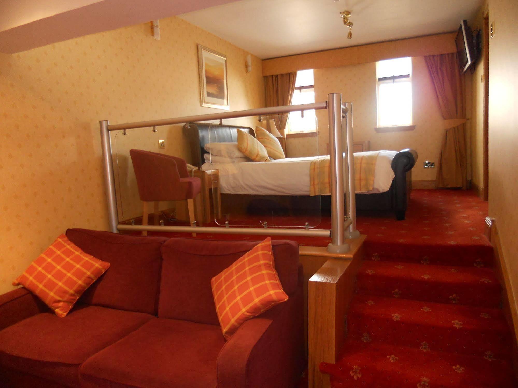 Leapark Hotel Grangemouth Exterior foto